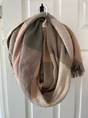✨ Soft Plaid Scarf – Blush Pink, Light Grey & Cream ✨